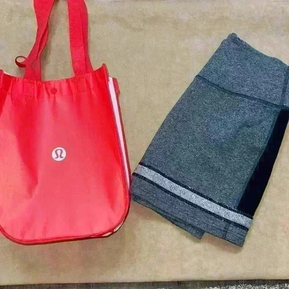 Lululemon skirt size 4 (used in excellent condition) - Picture 9 of 10
